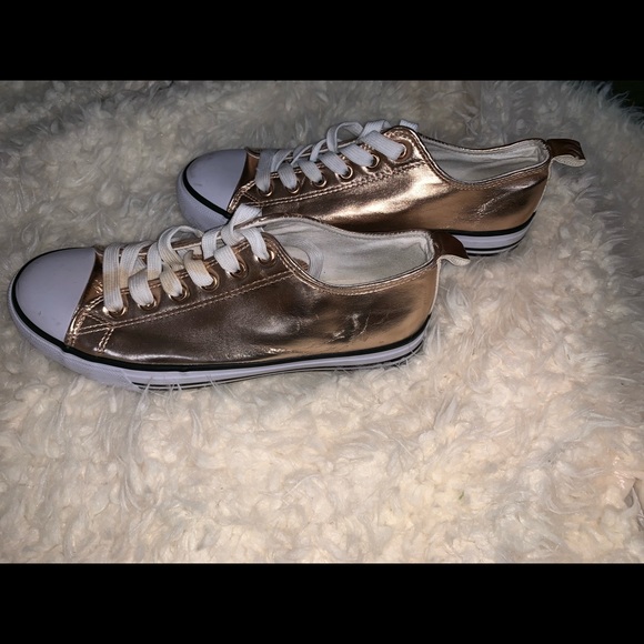 Gold Converse - Picture 3 of 4